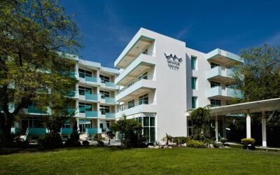 City Break Litoral: Pachet New Balance Ritual la Mirage MedSPA, Tur Centrul Vechi și Degustare de Vinuri