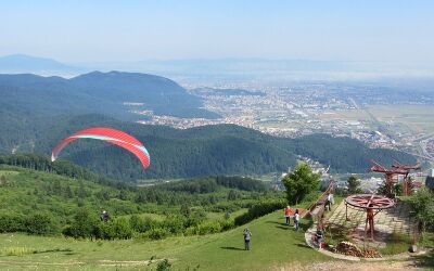 Zbor cu Parapanta în Tandem la Bunloc Brașov: Experiență la 1200m Altitudine