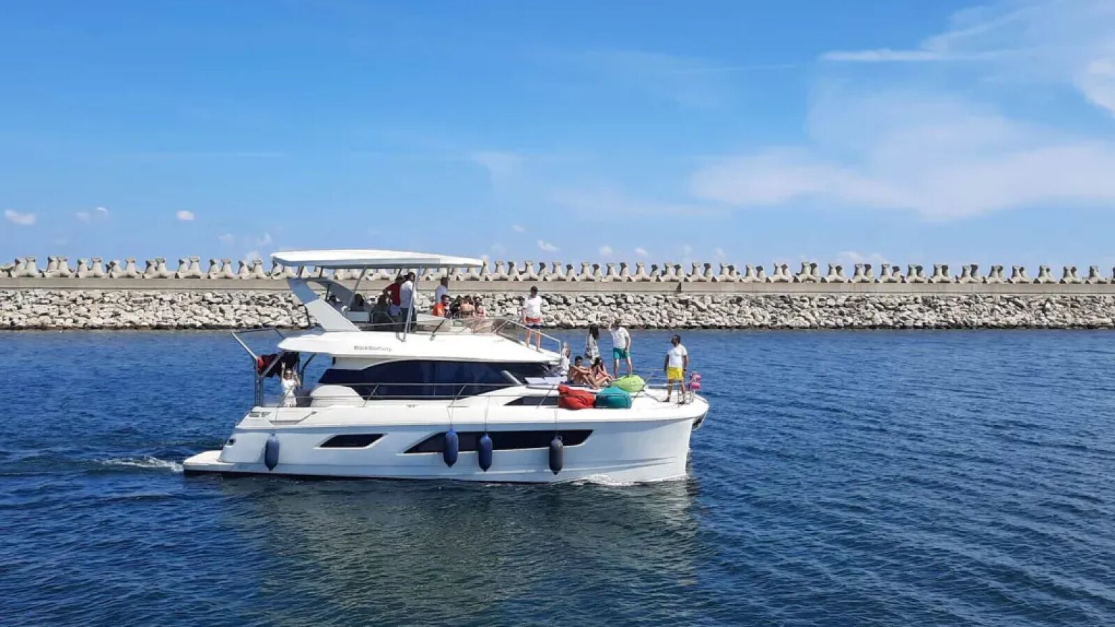 Croazieră cu Yacht de Lux printre delfini - Eforie Nord image 1