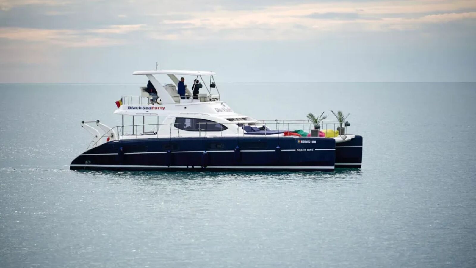Croazieră cu Yacht de Lux printre delfini - Eforie Nord image 3