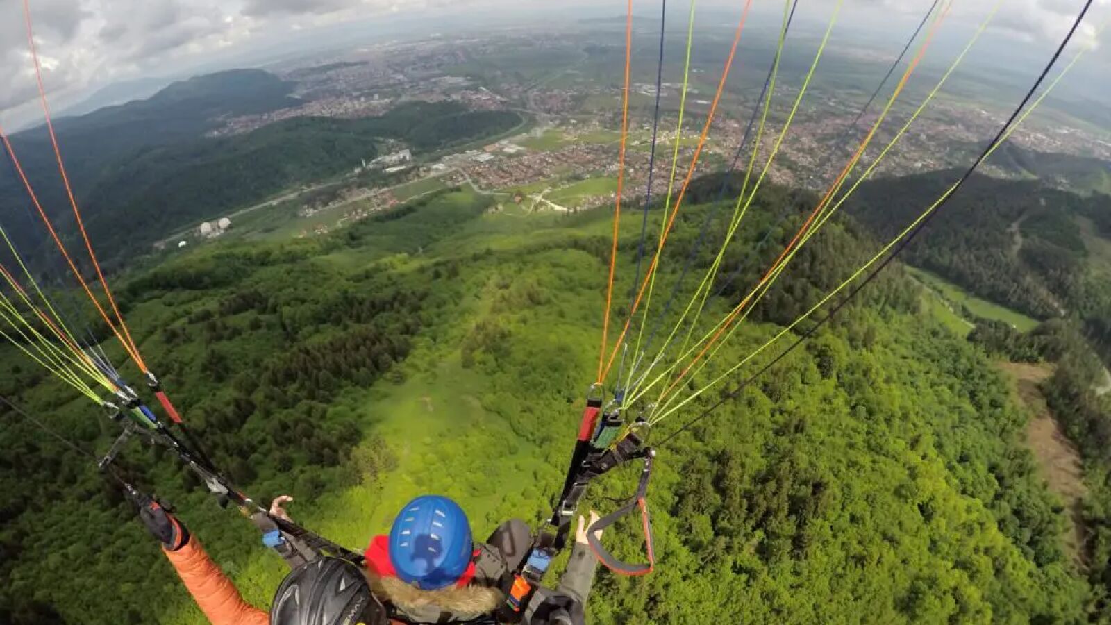 Zbor cu Parapanta în Tandem Silver la Bunloc Brașov: Magia Zborului la 3000m image 5