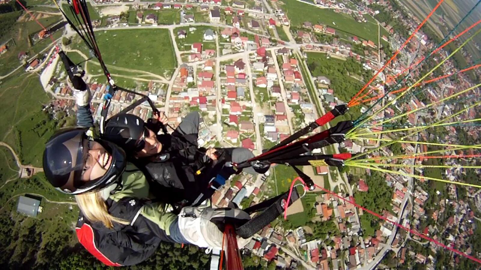 Zbor cu Parapanta în Tandem Silver la Bunloc Brașov: Magia Zborului la 3000m image 3